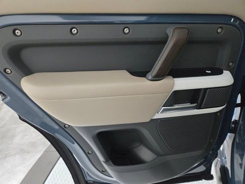 Used 2020 Land Rover Defender 110 HSE image 21