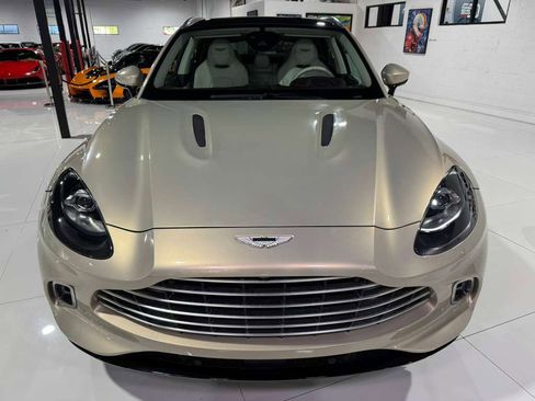 Used 2021 Aston Martin DBX image 2