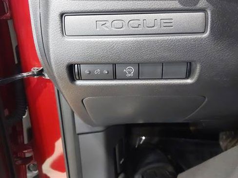 Used 2023 Nissan Rogue S AWD/4WD image 22