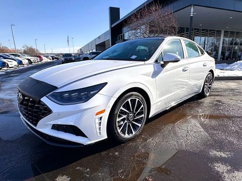 Used 2023 Hyundai Sonata Limited image 3