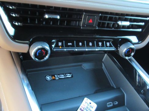 New 2026 Chevrolet Suburban High Country RWD image 26