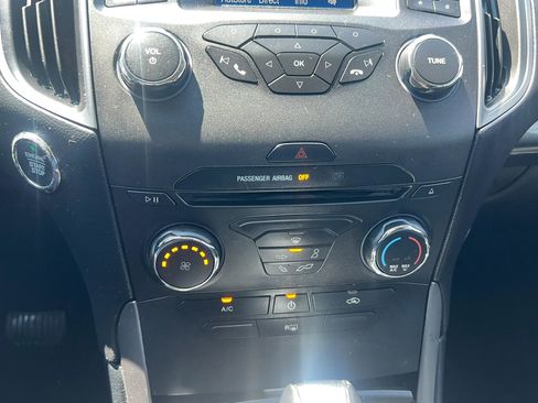 Used 2018 Ford Edge SE image 19