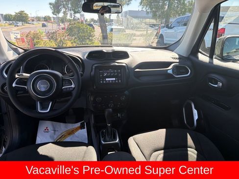Used 2019 Jeep Renegade Latitude FWD image 12