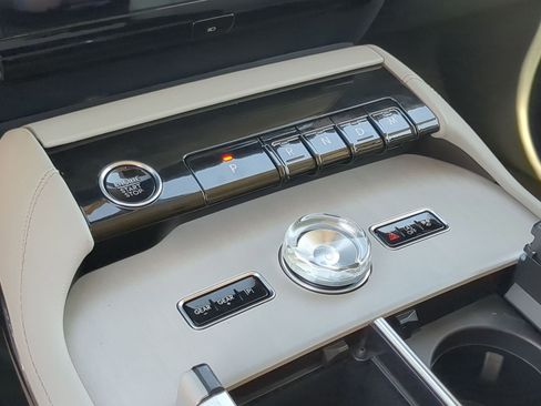 New 2026 Lincoln Navigator L Premier AWD/4WD image 19