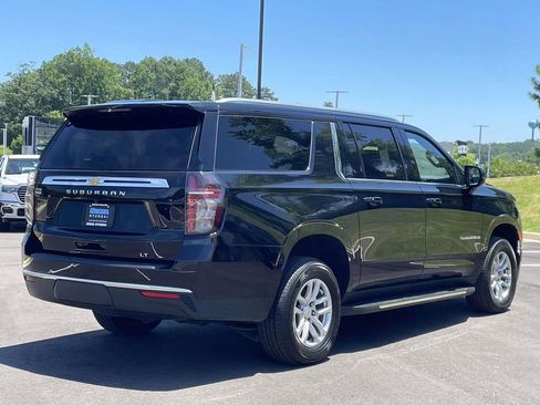 Used 2024 Chevrolet Suburban LT RWD image 3