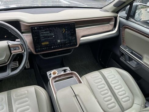 Used 2023 Rivian R1S Launch Edition image 13