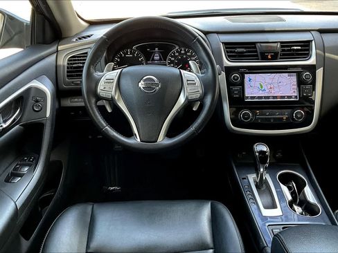 Used 2018 Nissan Altima 2.5 SR w/ SR Midnight Edition FWD image 5