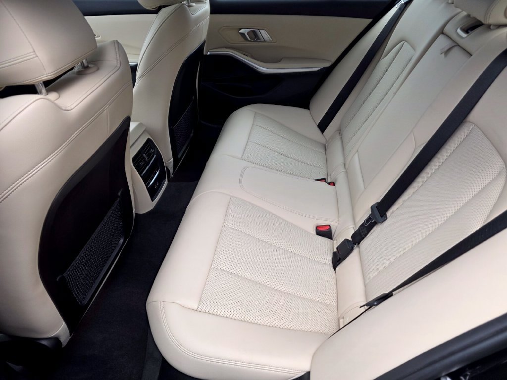 Certified 2023 BMW 330i Sedan w/ Convenience Package RWD image 13