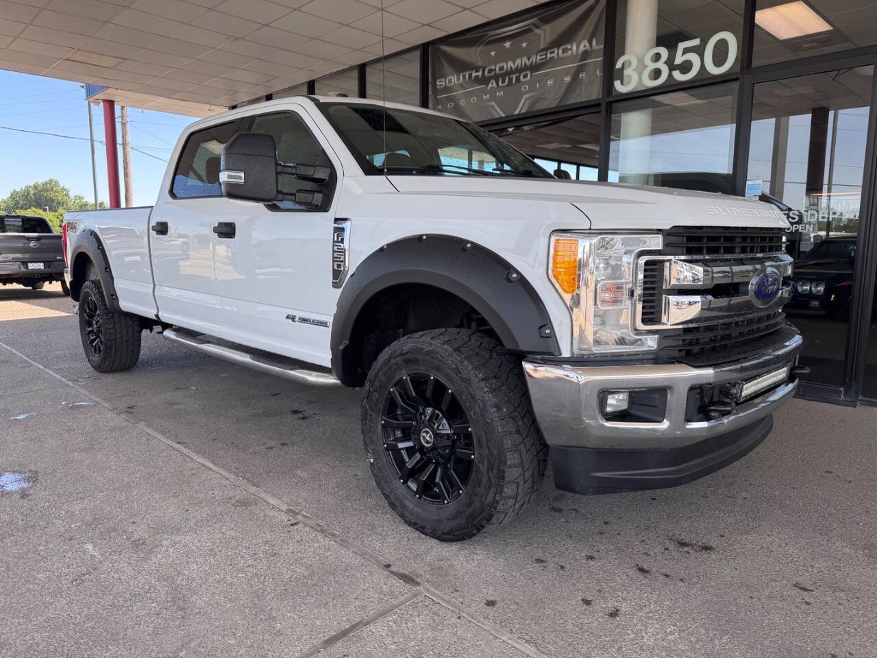 Used 2017 Ford F250 XLT w/ FX4 Off-Road Package AWD/4WD image 2