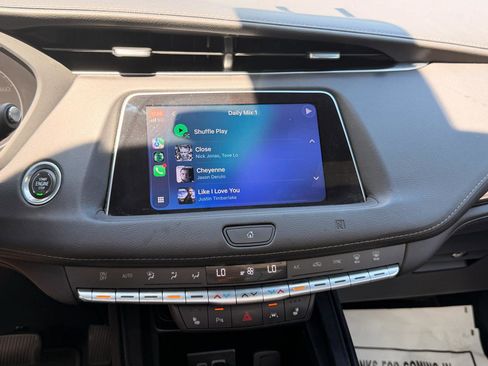 Used 2021 Cadillac XT4 Luxury w/ Cold Weather Package AWD/4WD image 38