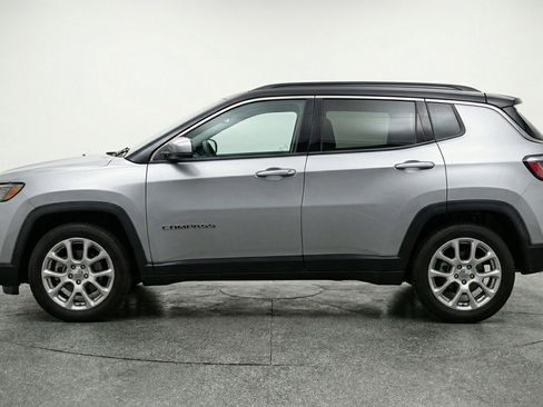 Used 2025 Jeep Compass Limited AWD/4WD image 5