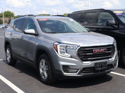 Used 2023 GMC Terrain SLE w/ Driver Convenience Package AWD/4WD image 3