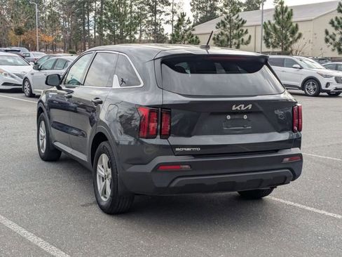 Used 2023 Kia Sorento LX image 6