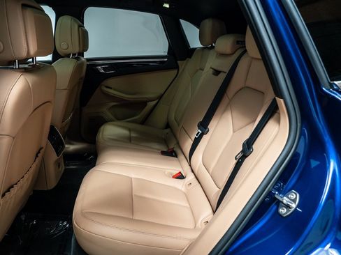 Used 2025 Porsche Macan image 27