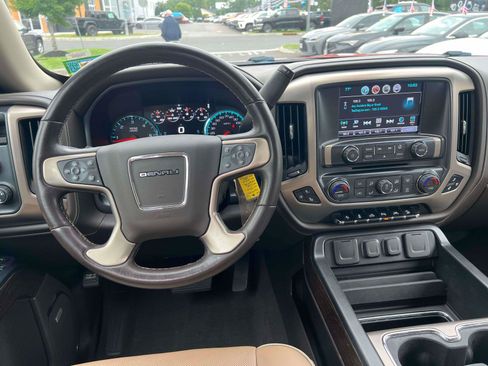 Used 2018 GMC Sierra 1500 Denali AWD/4WD image 26