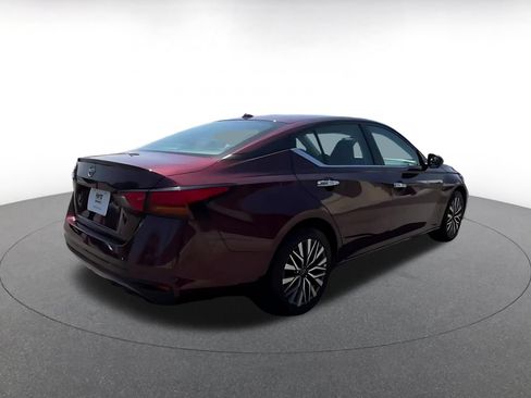 Used 2025 Nissan Altima 2.5 SV FWD image 10