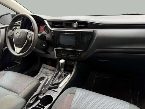 Used 2018 Toyota Corolla LE FWD image 7
