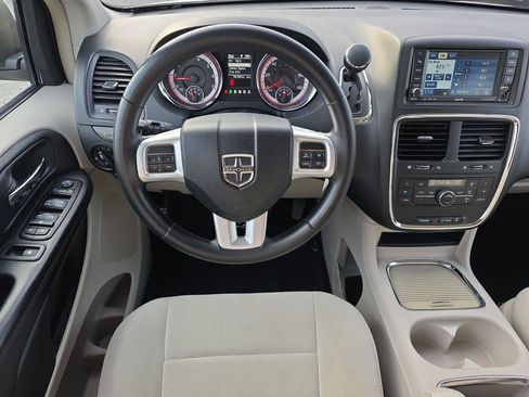 Used 2011 Dodge Grand Caravan Crew w/ Entertainment Group 1 image 6