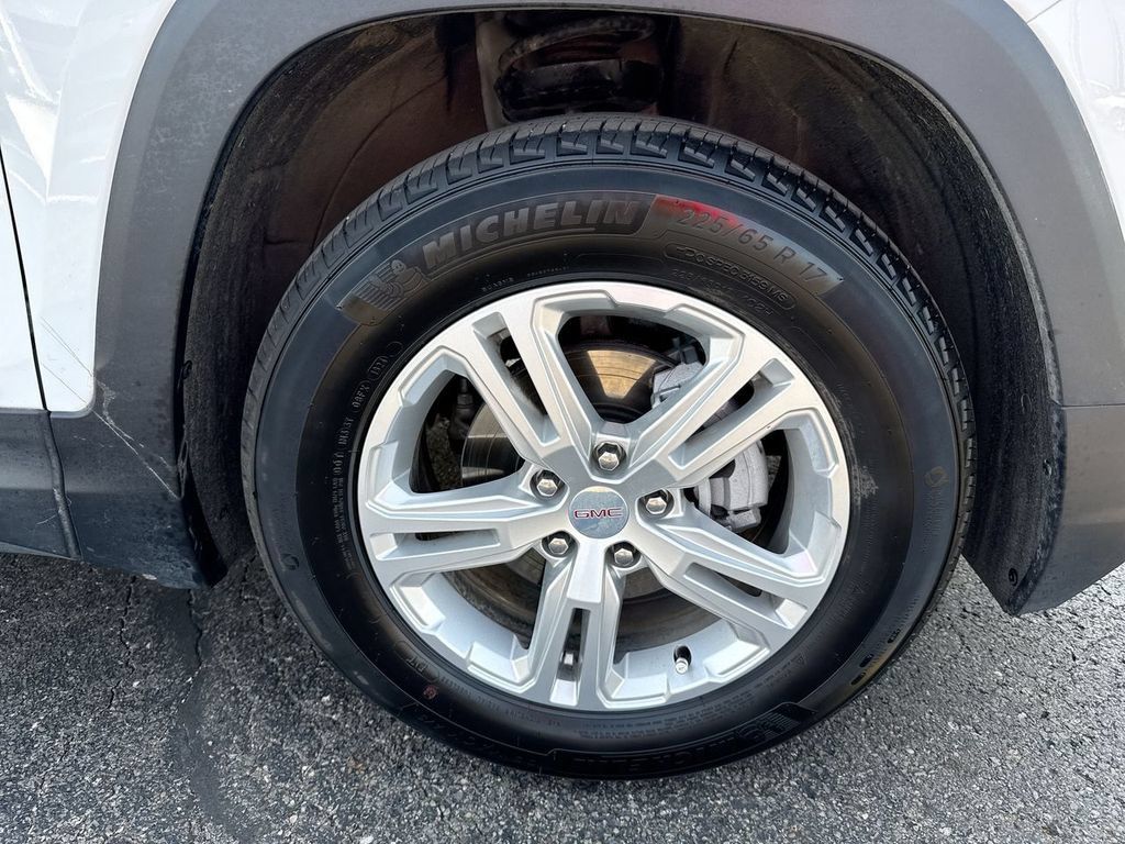 Used 2024 GMC Terrain SLE w/ Driver Convenience Package FWD image 10
