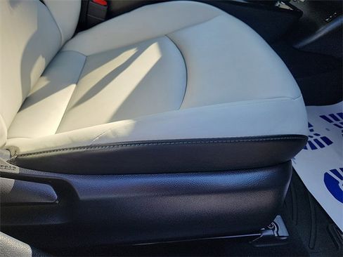 Used 2017 Toyota Prius Prime Advanced w/ Carpet Mat Package image 30