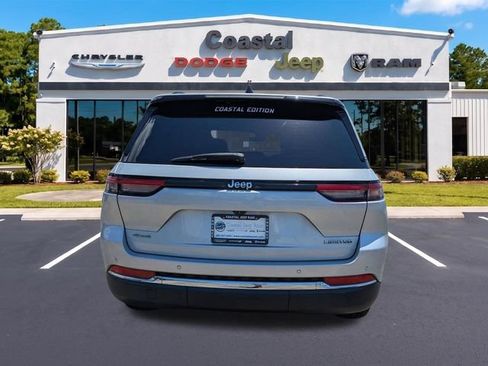 Used 2022 Jeep Grand Cherokee Limited AWD/4WD image 5
