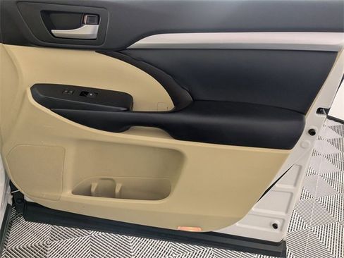 Used 2019 Toyota Highlander XLE image 33