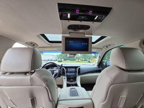 Certified 2019 Cadillac Escalade Luxury RWD image 38