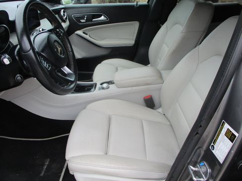 Used 2018 Mercedes-Benz GLA 250 image 12