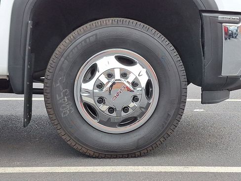 Used 2024 GMC Sierra 3500 SLE w/ SLE Value Package image 8