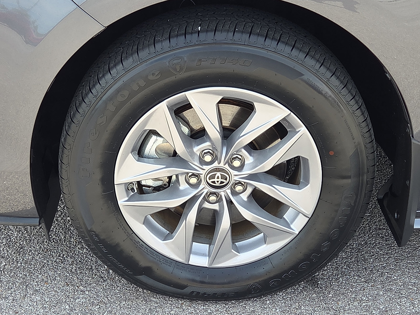 Used 2025 Toyota Sienna XLE FWD image 7