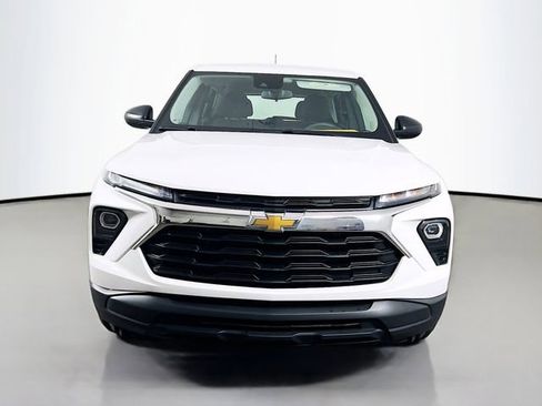 Used 2024 Chevrolet TrailBlazer LS image 2