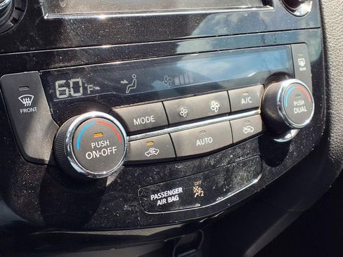 Used 2019 Nissan Rogue Sport SV FWD image 17