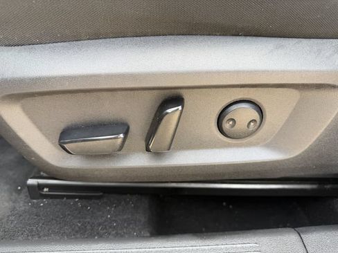Used 2025 Nissan Rogue SV FWD image 24