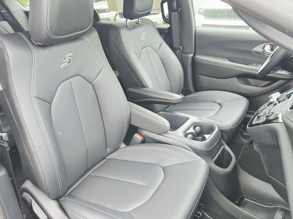New 2026 Chrysler Pacifica Select w/ S Appearance Package FWD image 20
