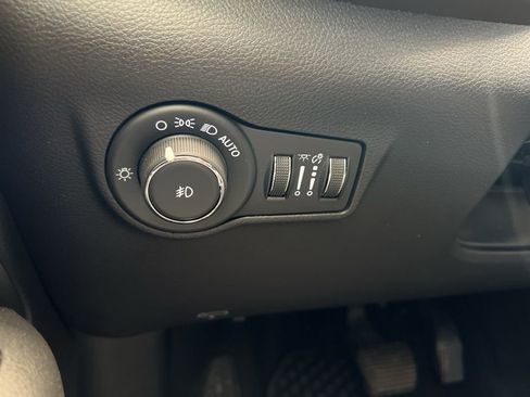Used 2025 Jeep Compass Trailhawk AWD/4WD image 35