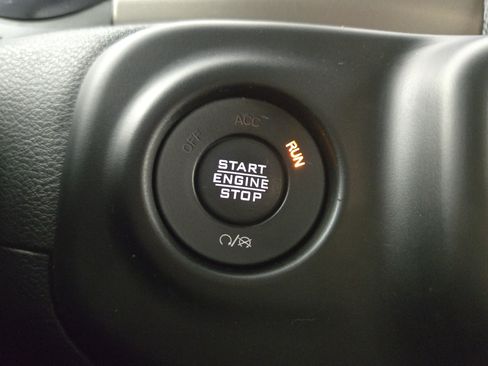 Used 2021 Jeep Gladiator Sport image 25