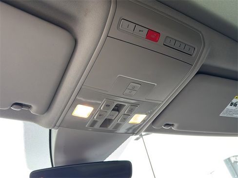 Used 2019 Volkswagen Atlas SEL image 22