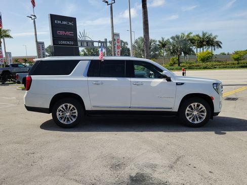 Used 2023 GMC Yukon XL SLT w/ SLT Premium Package RWD image 4