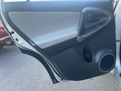 Used 2012 Toyota RAV4 Limited image 11