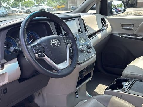 Used 2017 Toyota Sienna XLE w/ XLE Navigation Package FWD image 26