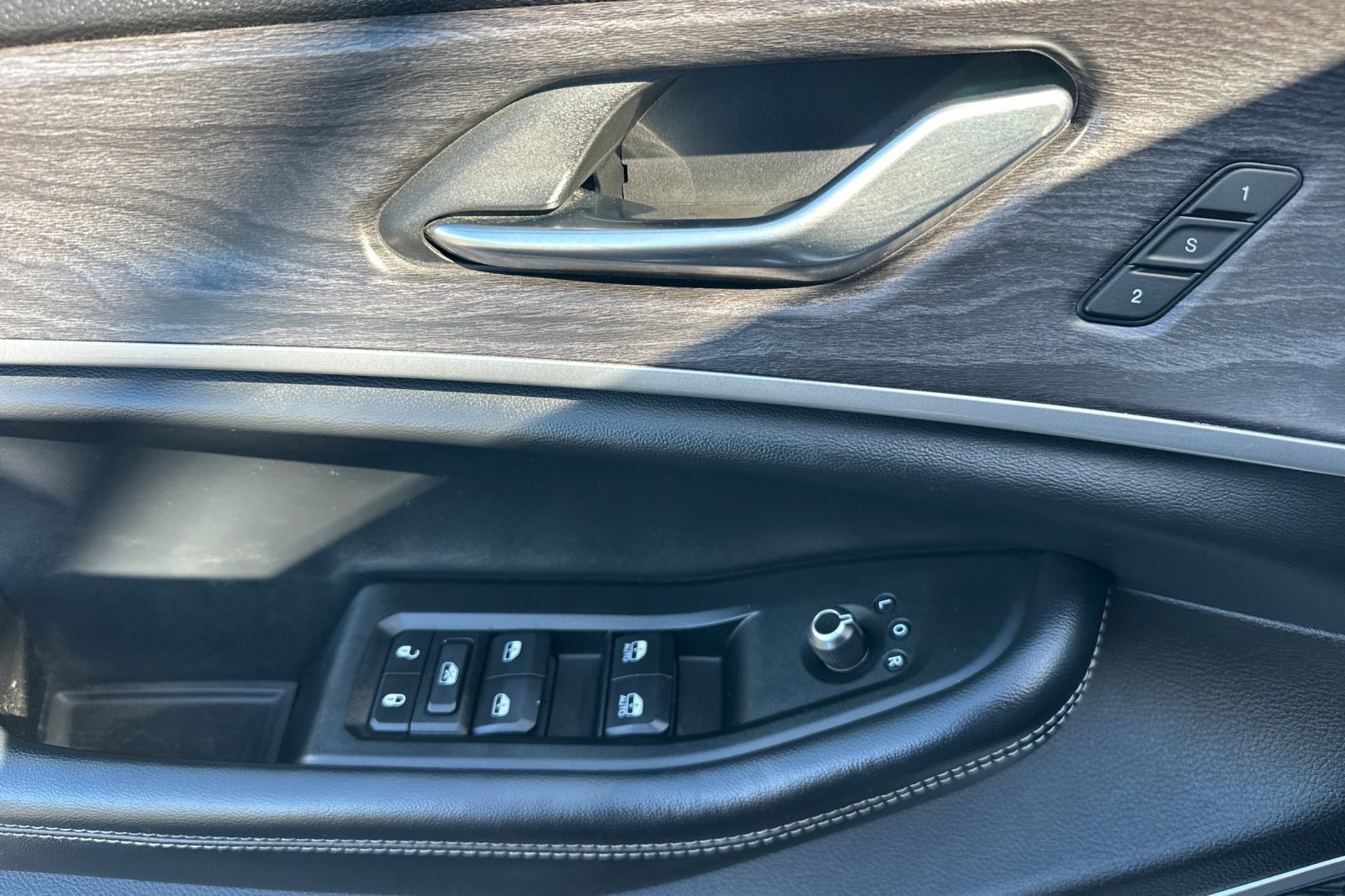 Used 2021 Jeep Grand Cherokee L Limited RWD image 10