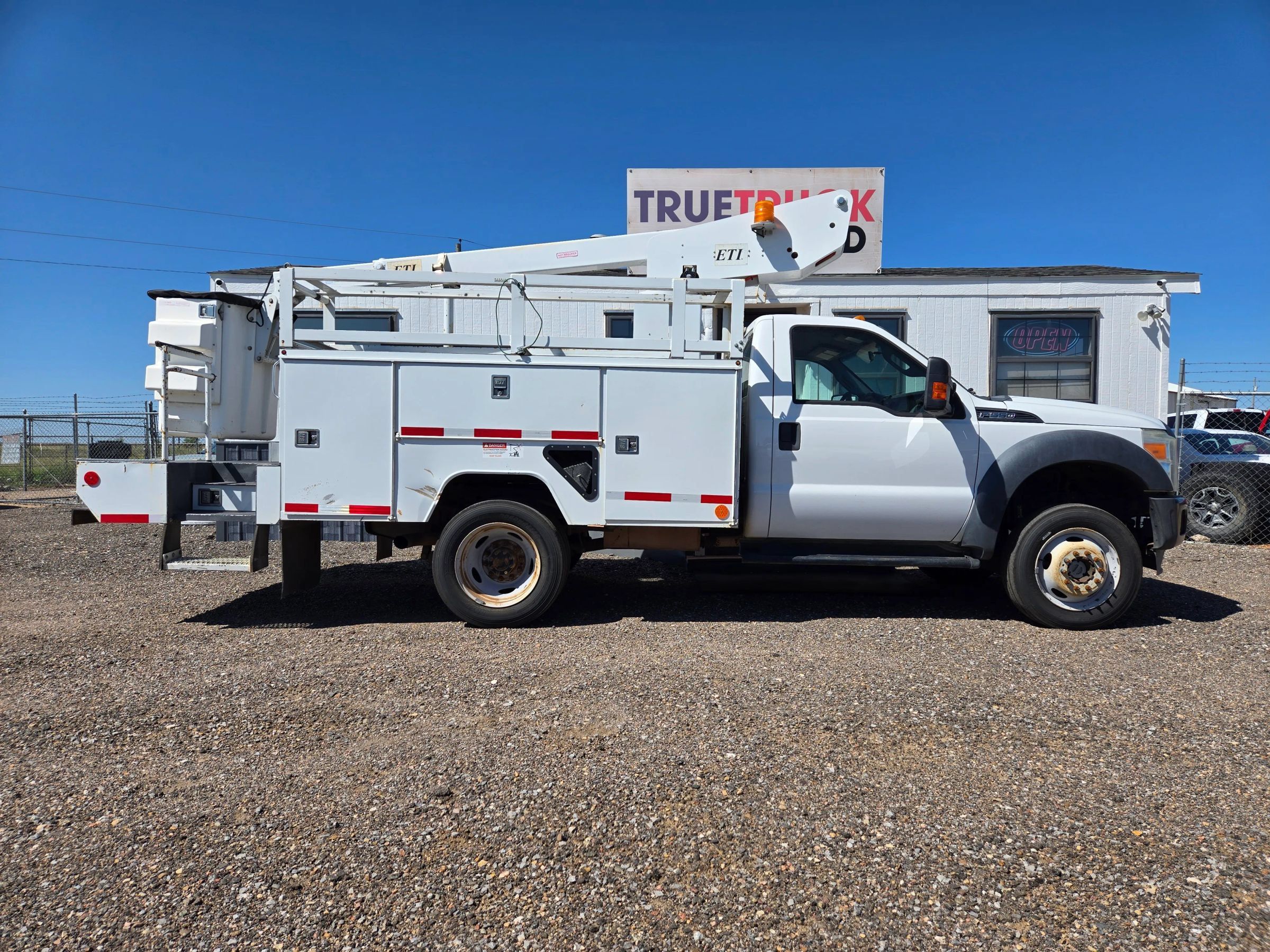 Used 2013 Ford F550 4x4 Regular Cab Super Duty w/ PWR Equipment Group image 5