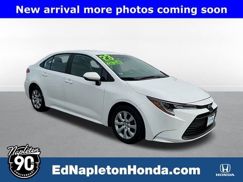 Used 2023 Toyota Corolla LE image 3