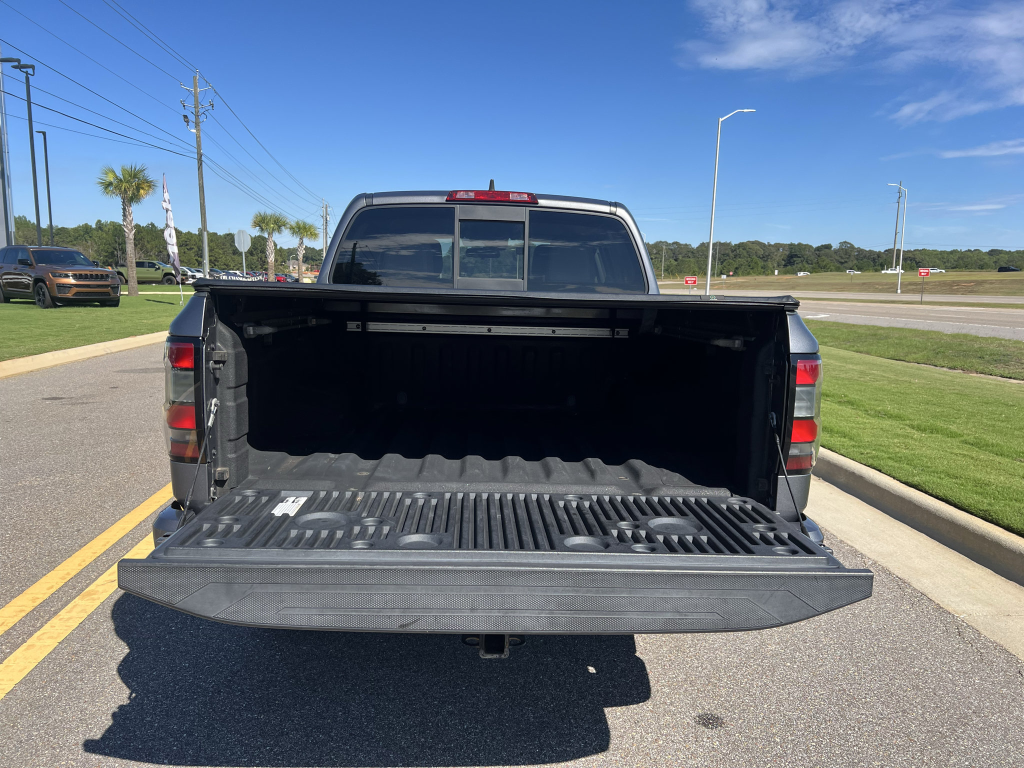 Used 2019 Nissan Titan PRO-4X w/ Pro-4x Convenience Package AWD/4WD image 6