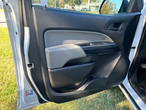 Used 2022 Chevrolet Colorado W/T w/ WT Convenience Package image 12