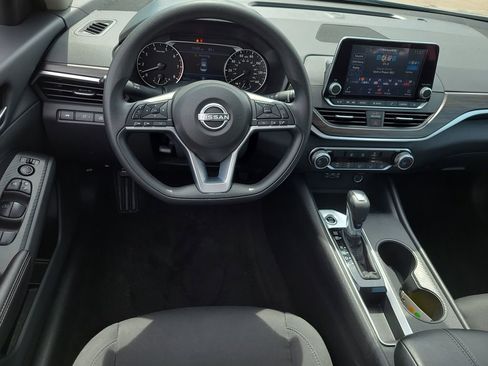 Certified 2025 Nissan Altima 2.5 SV FWD image 12