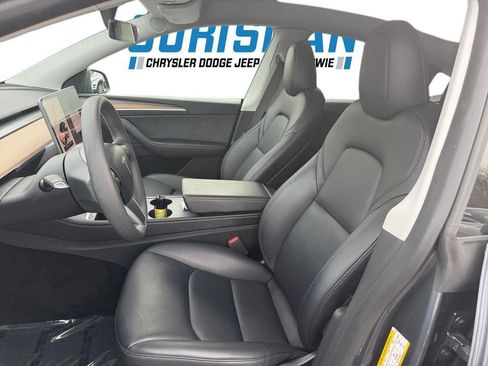 Used 2023 Tesla Model Y Long Range image 9