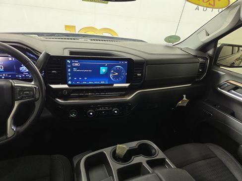 Used 2022 Chevrolet Silverado 1500 LT AWD/4WD image 24