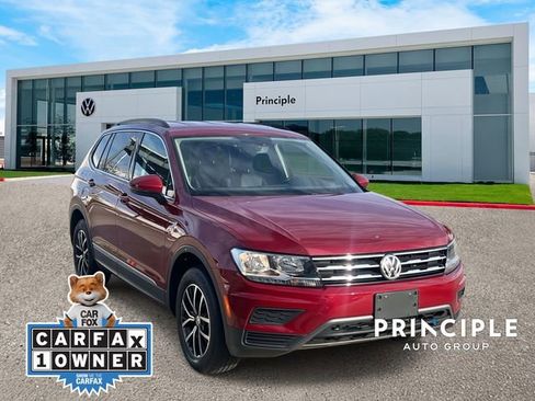 Certified 2021 Volkswagen Tiguan SE image 3