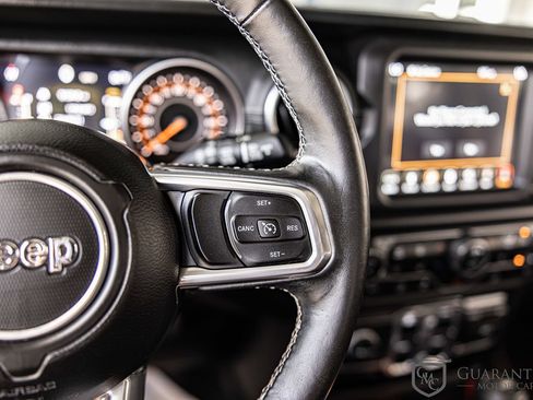 Used 2018 Jeep Wrangler Unlimited Sahara AWD/4WD image 23